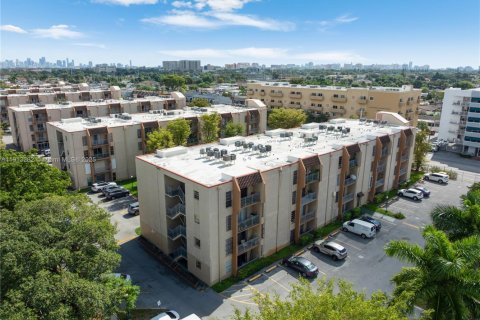 Condominio en alquiler en Miami, Florida, 2 dormitorios, 72.65 m2 № 1969410 - foto 24