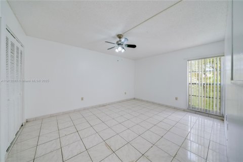 Condominio en alquiler en Miami, Florida, 2 dormitorios, 72.65 m2 № 1969410 - foto 7