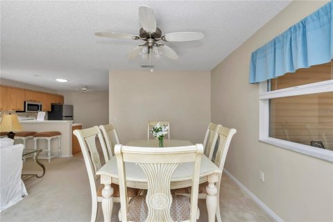 House in The Villages, Florida 2 bedrooms, 114.36 sq.m. № 1744555 - photo 7