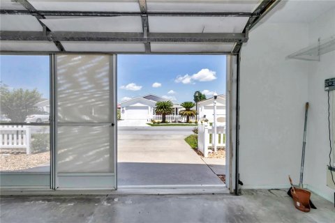 House in The Villages, Florida 2 bedrooms, 114.36 sq.m. № 1744555 - photo 24