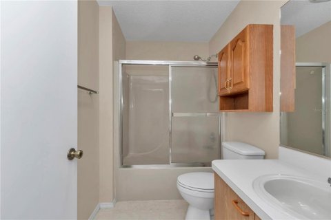 House in The Villages, Florida 2 bedrooms, 114.36 sq.m. № 1744555 - photo 22