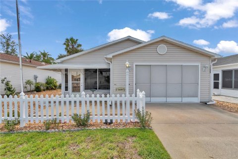 House in The Villages, Florida 2 bedrooms, 114.36 sq.m. № 1744555 - photo 1