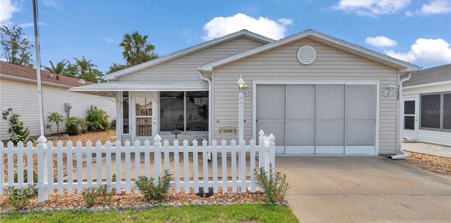 House in The Villages, Florida 2 bedrooms, 114.36 sq.m. № 1744555