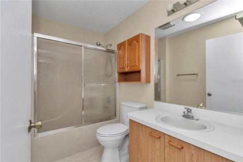 House in The Villages, Florida 2 bedrooms, 114.36 sq.m. № 1744555 - photo 21