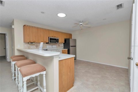 House in The Villages, Florida 2 bedrooms, 114.36 sq.m. № 1744555 - photo 8