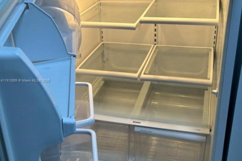 Снять в аренду кондоминиум в Халландейл-Бич, Флорида 2 спальни, 94.76м2, № 1968992 - фото 24