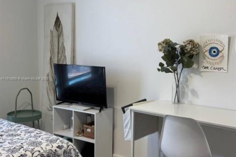 Снять в аренду кондоминиум в Халландейл-Бич, Флорида 2 спальни, 94.76м2, № 1968992 - фото 18