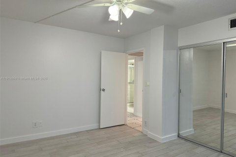 Снять в аренду кондоминиум в Халландейл-Бич, Флорида 2 спальни, 94.76м2, № 1968992 - фото 8