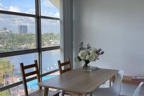 Снять в аренду кондоминиум в Халландейл-Бич, Флорида 2 спальни, 94.76м2, № 1968992 - фото 2