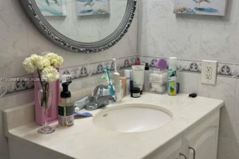 Снять в аренду кондоминиум в Халландейл-Бич, Флорида 2 спальни, 94.76м2, № 1968992 - фото 14