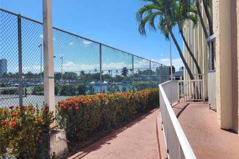 Снять в аренду кондоминиум в Халландейл-Бич, Флорида 2 спальни, 94.76м2, № 1968992 - фото 26