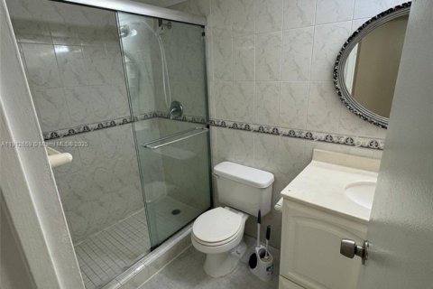 Снять в аренду кондоминиум в Халландейл-Бич, Флорида 2 спальни, 94.76м2, № 1968992 - фото 13