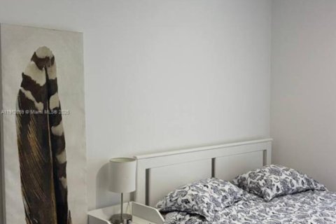 Снять в аренду кондоминиум в Халландейл-Бич, Флорида 2 спальни, 94.76м2, № 1968992 - фото 17