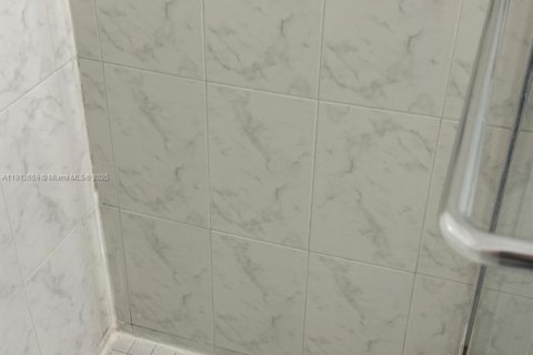 Снять в аренду кондоминиум в Халландейл-Бич, Флорида 2 спальни, 94.76м2, № 1968992 - фото 15