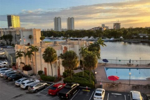 Снять в аренду кондоминиум в Халландейл-Бич, Флорида 2 спальни, 94.76м2, № 1968992 - фото 12