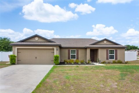 House in Leesburg, Florida 3 bedrooms, 135.27 sq.m. № 2111739