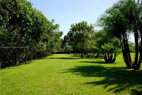 Terreno en venta en Southwest Ranches, Florida № 1710518 - foto 1