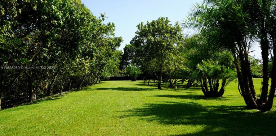 Terreno en Southwest Ranches, Florida № 1710518