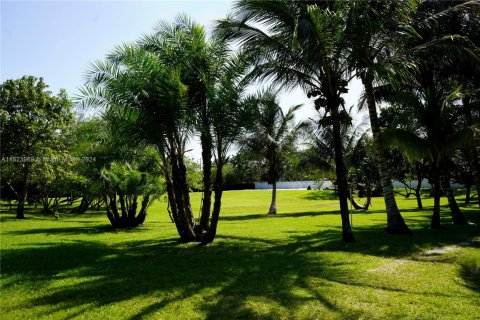 Terreno en venta en Southwest Ranches, Florida № 1710518 - foto 5