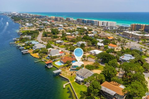 Casa en venta en Fort Walton Beach, Florida, 4 dormitorios, 174.66 m2 № 561498 - foto 1