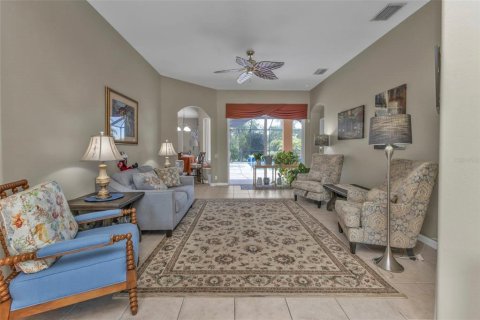 House in North Port, Florida 4 bedrooms, 239.41 sq.m. № 1560358 - photo 10