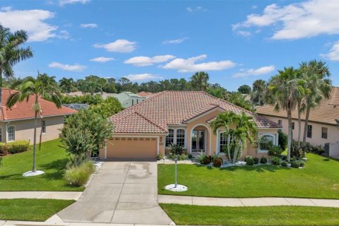 House in North Port, Florida 4 bedrooms, 239.41 sq.m. № 1560358 - photo 1