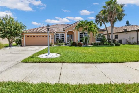House in North Port, Florida 4 bedrooms, 239.41 sq.m. № 1560358 - photo 3