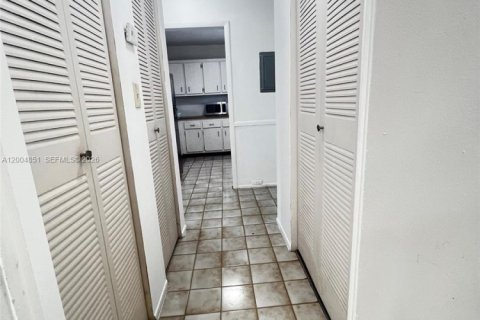 Купить кондоминиум в Майами, Флорида 1 спальня, 66.15м2, № 2090630 - фото 14