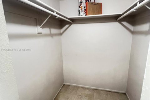 Купить кондоминиум в Майами, Флорида 1 спальня, 66.15м2, № 2090630 - фото 9