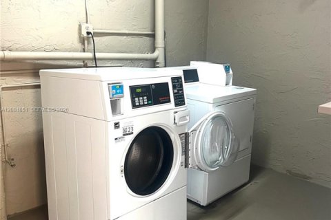 Купить кондоминиум в Майами, Флорида 1 спальня, 66.15м2, № 2090630 - фото 18