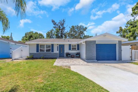 House in Pinellas Park, Florida 4 bedrooms, 124.49 sq.m. № 1917706 - photo 3