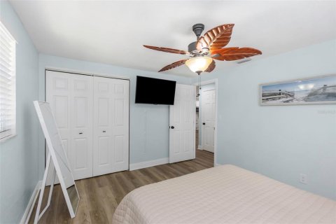 House in Pinellas Park, Florida 4 bedrooms, 124.49 sq.m. № 1917706 - photo 28