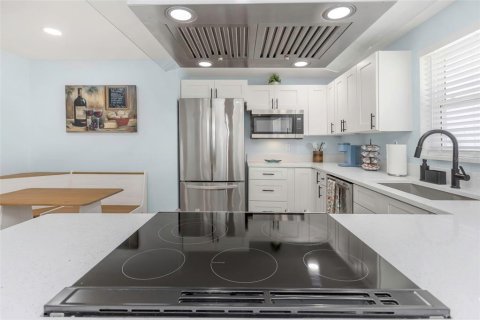 House in Pinellas Park, Florida 4 bedrooms, 124.49 sq.m. № 1917706 - photo 7