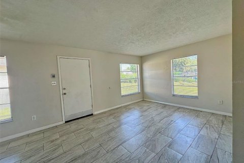 Immobilier commercial à vendre à Tampa, Floride: 4 chambres, 130.81 m2 № 2310820 - photo 7