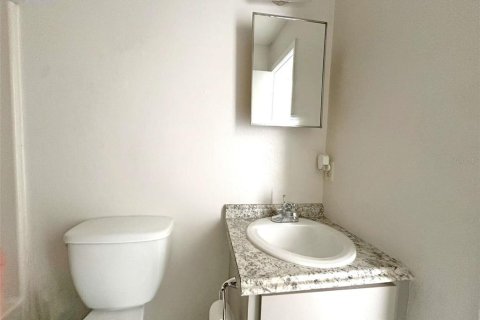 Immobilier commercial à vendre à Tampa, Floride: 4 chambres, 130.81 m2 № 2310820 - photo 18