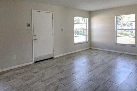 Immobilier commercial à vendre à Tampa, Floride: 4 chambres, 130.81 m2 № 2310820 - photo 9