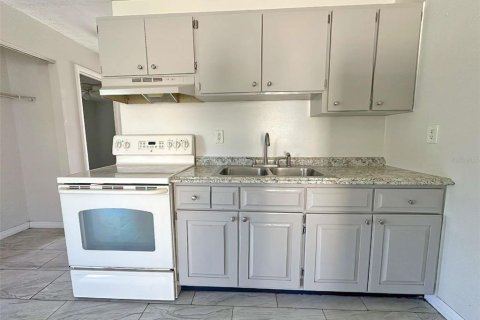 Immobilier commercial à vendre à Tampa, Floride: 4 chambres, 130.81 m2 № 2310820 - photo 13