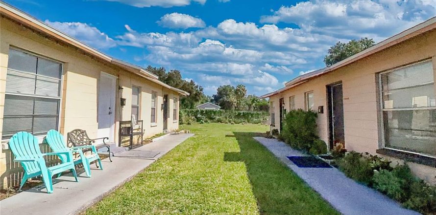 Immobilier commercial à Tampa, Floride 4 chambres, 130.81 m2 № 2310820