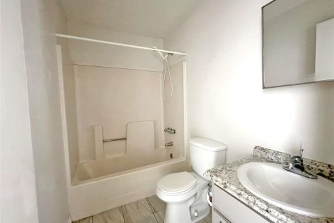 Immobilier commercial à vendre à Tampa, Floride: 4 chambres, 130.81 m2 № 2310820 - photo 17