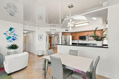 Condo in Fort Lauderdale, Florida, 2 bedrooms № 2417922 - photo 8