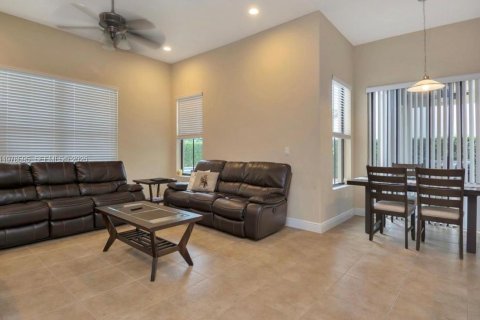 Casa en alquiler en Cooper City, Florida, 4 dormitorios, 252.69 m2 № 2044451 - foto 8