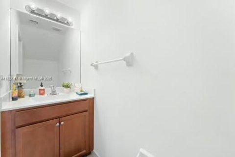 Купить таунхаус в Хомстед, Флорида 2 спальни, 132.11м2, № 1957844 - фото 9