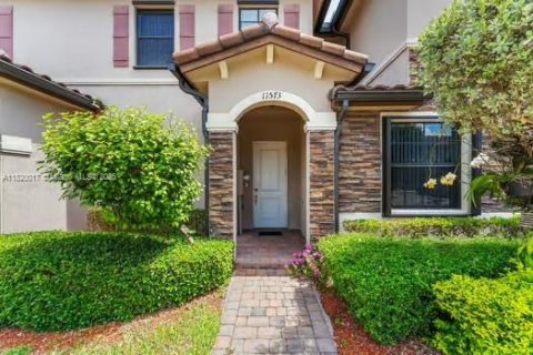 Купить таунхаус в Хомстед, Флорида 2 спальни, 132.11м2, № 1957844 - фото 2