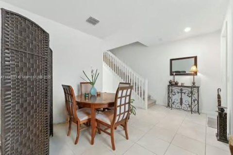 Купить таунхаус в Хомстед, Флорида 2 спальни, 132.11м2, № 1957844 - фото 5