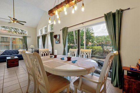 Townhouse in Kissimmee, Florida 4 bedrooms, 152.82 sq.m. № 1616230 - photo 12