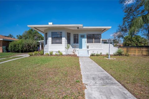 House in Lakeland, Florida 3 bedrooms, 164.44 sq.m. № 1524891 - photo 1