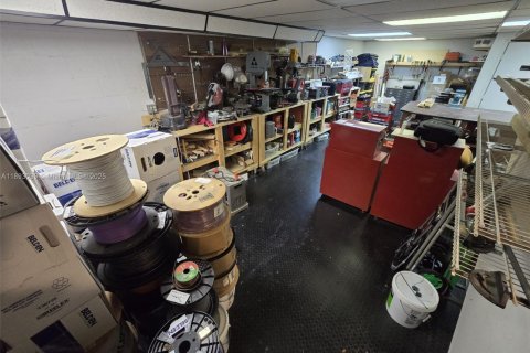 Commercial property in Pompano Beach, Florida № 1946716 - photo 5