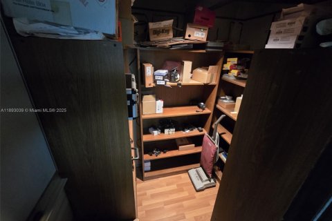 Commercial property in Pompano Beach, Florida № 1946716 - photo 10