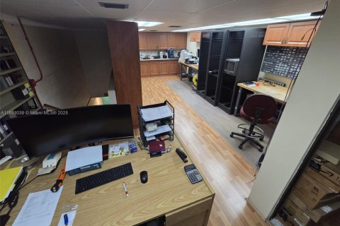 Commercial property in Pompano Beach, Florida № 1946716 - photo 11