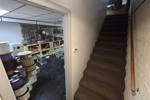 Commercial property in Pompano Beach, Florida № 1946716 - photo 9